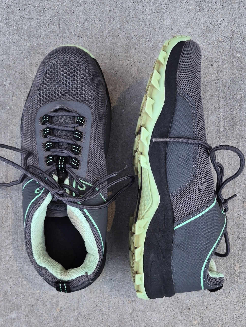 Men's Athletic Shoes in Gray with Mint Accents